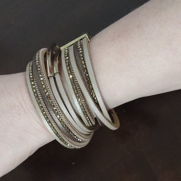 Women's Gold and Cream Colors, Leather Wrap Cuff Bracelet - Picture 4 of 5